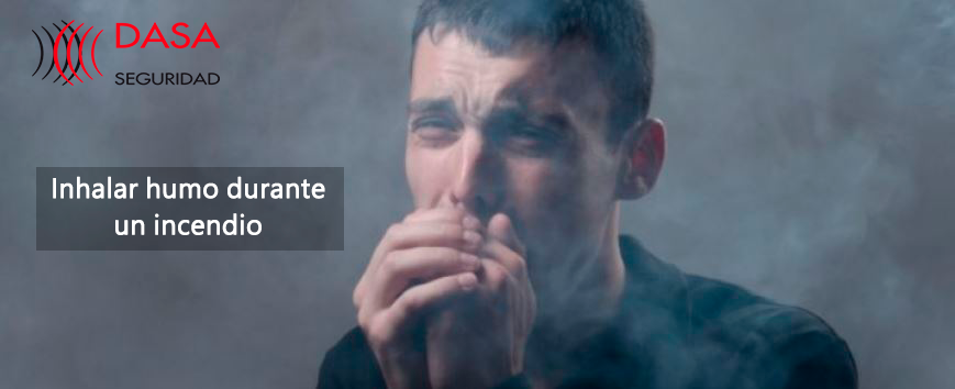 Inhalar humo durante un incendio